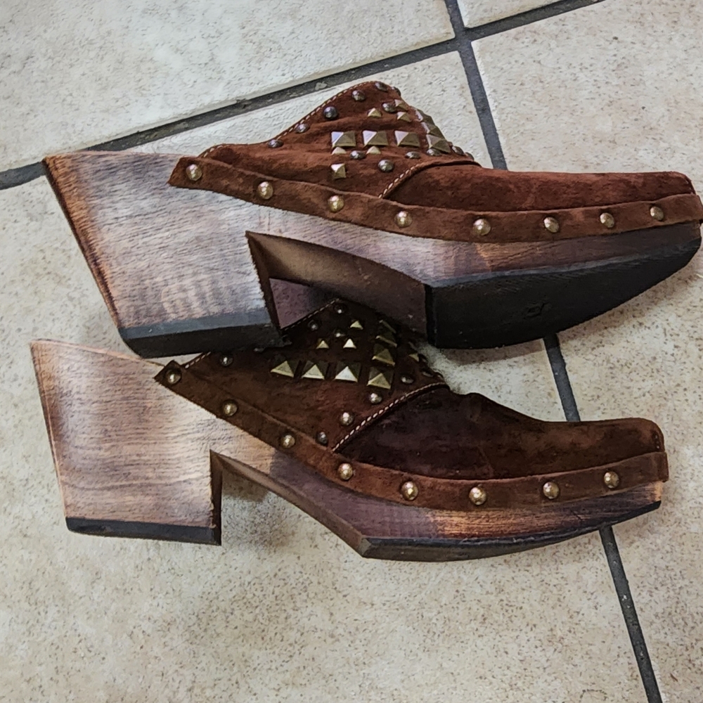 Donald Pliner Studded Suede Clog size 6 - Picture 11 of 13